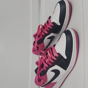 Air Jordan 1 Low pink n black m white